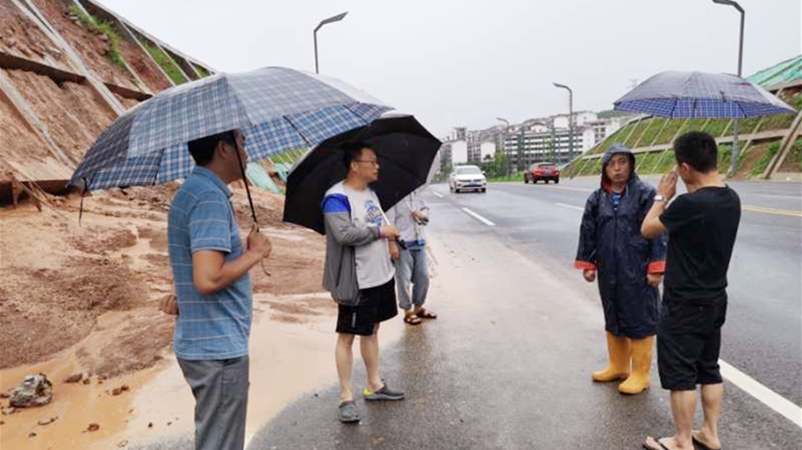 25-項目分公司巡查北東一標(biāo)，框格護坡滑泥，已安排人員處理_副本